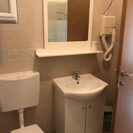 Vera- With Airconditioning And Free Parking Gazde/Camere de închiriat Mošćenička Draga