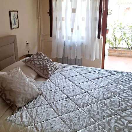 Vera- With Airconditioning And Free Parking Alloggio in famiglia
