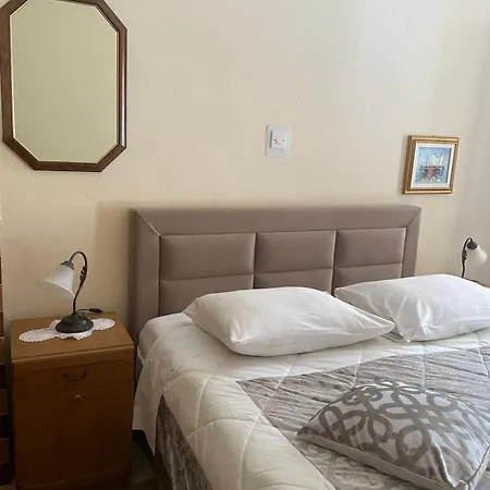 Vera- With Airconditioning And Free Parking *