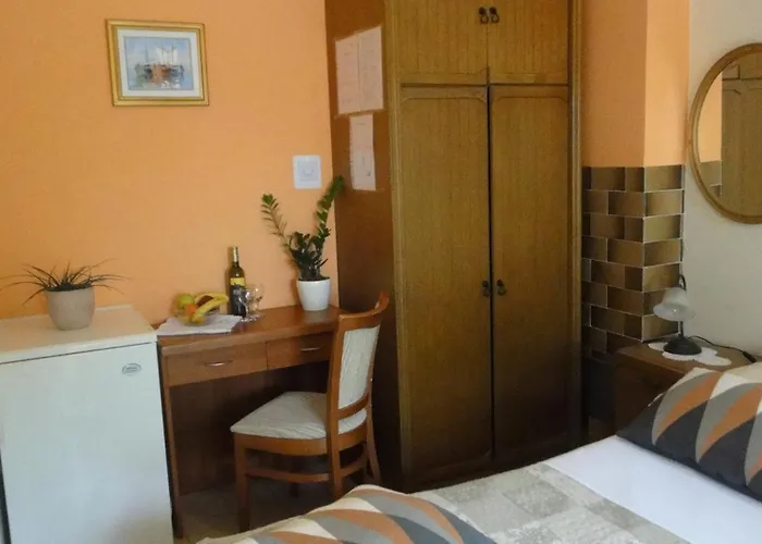Vera- With Airconditioning And Free Parking Habitación en casa particular *
