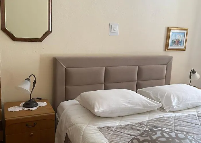 Vera- With Airconditioning And Free Parking *